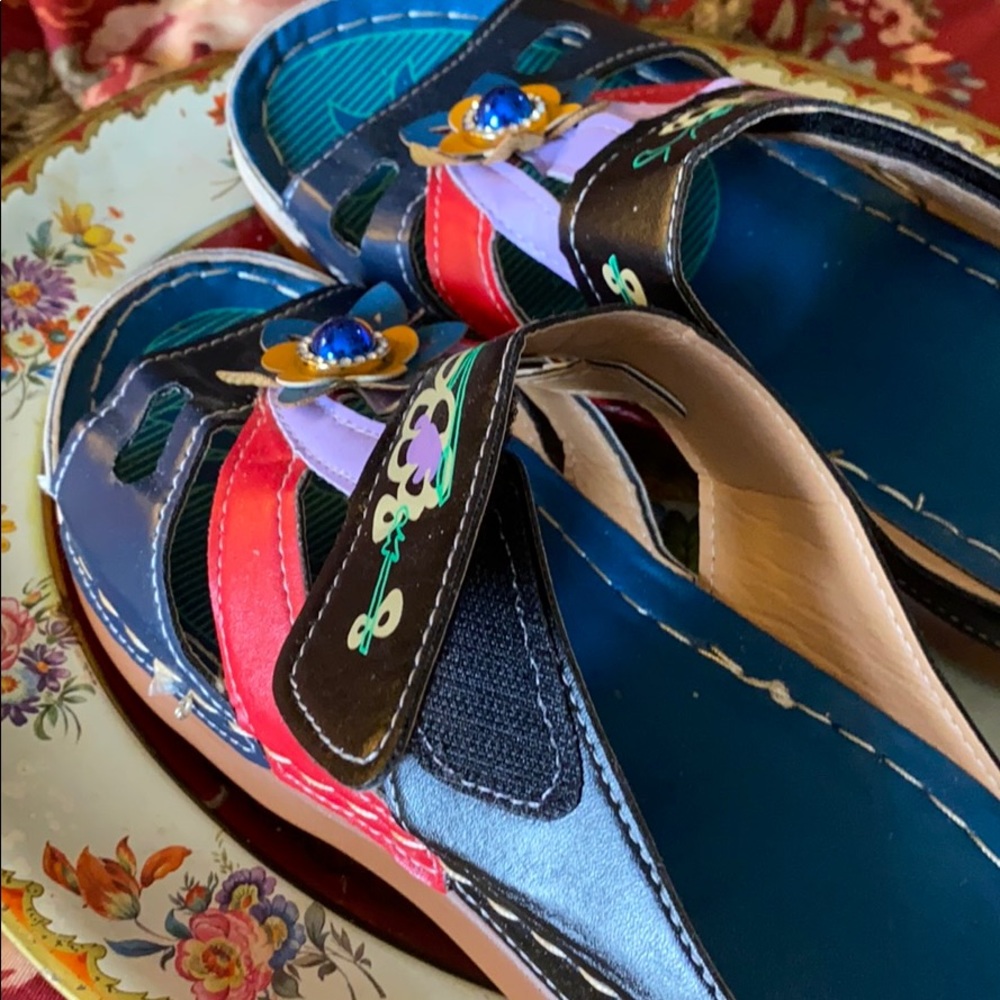 SLIP ON SANDALS - Picture 2 of 5